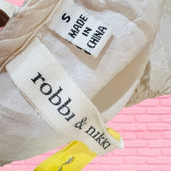 Robbi & Nikki Ruffle Sleeveless Blouse V-Neckline Smocked Hem Pullover Top Small - Picture 11 of 11